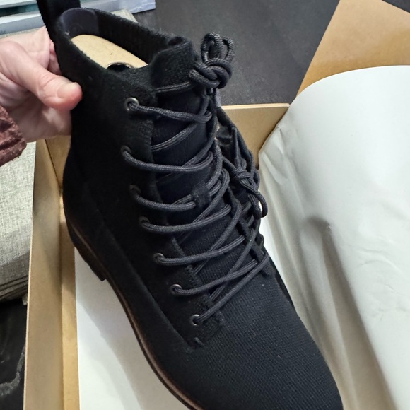 Rothy’s women’s laced lug boot NEW - Picture 4 of 7